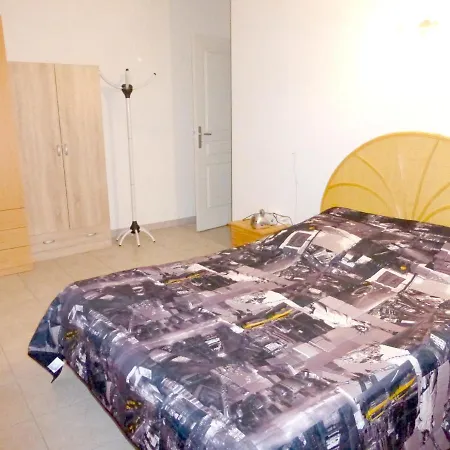 Apartment De 2 Chambres A A 50 M De La Plage Avec Piscine Partagee Et Terrasse Amenagee