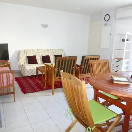 De 2 Chambres A A 50 M De La Plage Avec Piscine Partagee Et Terrasse Amenagee Agde