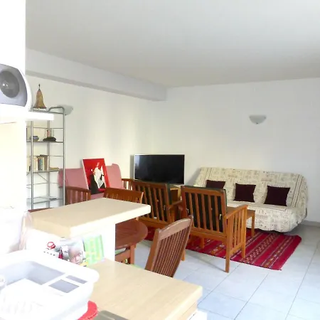 Daire De 2 Chambres A A 50 M De La Plage Avec Piscine Partagee Et Terrasse Amenagee