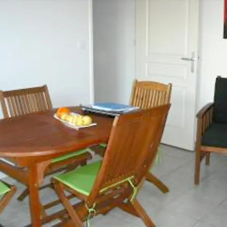 Apartment De 2 Chambres A A 50 M De La Plage Avec Piscine Partagee Et Terrasse Amenagee